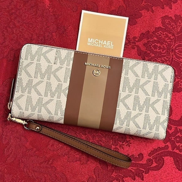 Brand New Michael Kors Large Vanilla Center Stripe Zip Around Wristlet Wallet - Picture 2 of 16